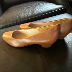 Tan leather wedge size 10. To narrow for my bunions